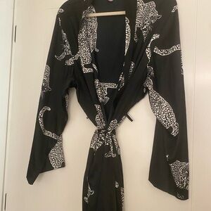 Victoria's Secret Black and White Leopard Print Kimono Robe